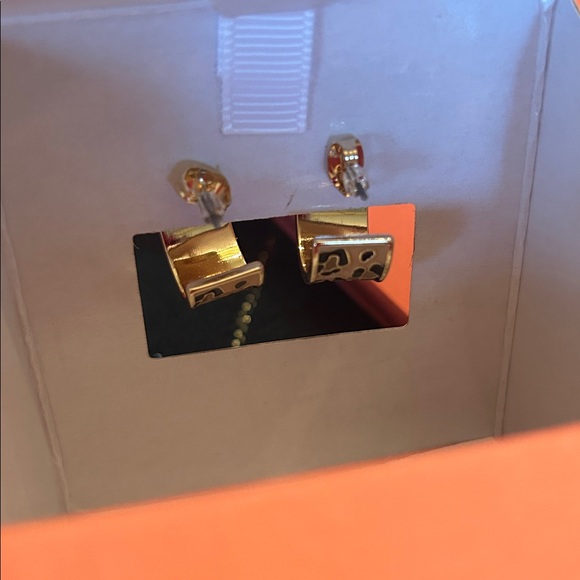 HOUSE OF HARLOW 1960 Brass Animal Print Leopard Cheetah Stud Earrings NEW - Picture 3 of 5